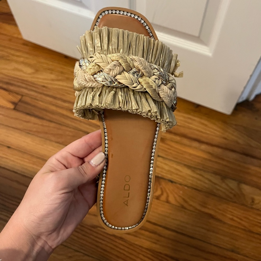 Aldo women’s summer sandals with straw/texture and sparkle. Size 6.5 brand new!